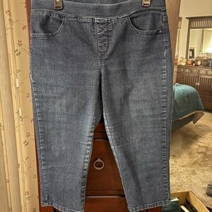 Lee “style up” petite stretch denim capris